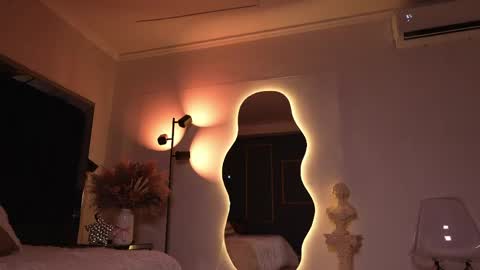 zoevidal_ online show from 04-21-26, 12:11