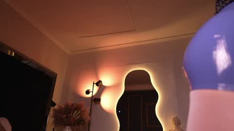 zoevidal_ online show from 04-23-26, 12:29