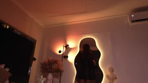 zoevidal_ online show from 07-26-26, 12:12
