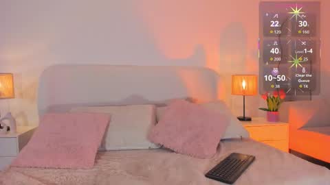 Snapshot of zoewhitte chatting on 10-31-25, 05:19 ZOE online show from 10-31-25, 05:19