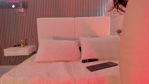 Snapshot of zoewhitte chatting on 11-22-25, 05:50 ZOE online show from 11-22-25, 05:50