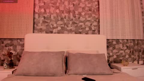 Snapshot of zoewhitte chatting on 11-30-25, 12:47 ZOE online show from 11-30-25, 12:47