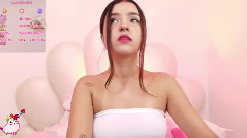 Snapshot of zoewillian chatting on 05-14-26, 11:55 zoewillian online show from 05-14-26, 11:55
