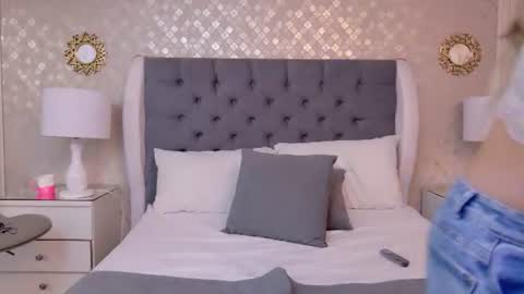 ZoeWilliis online show from 07-28-26, 06:20