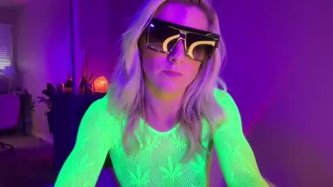 Zoeydanner online show from 12-11-24, 11:32