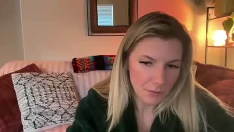 Zoeydanner online show from 01-08-26, 08:00