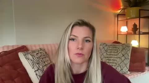 Zoeydanner online show from 02-18-26, 09:44