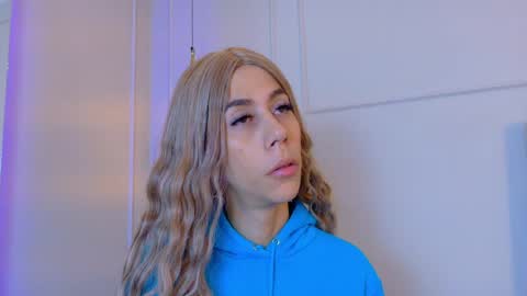 Zoey online show from 05-12-26, 11:29