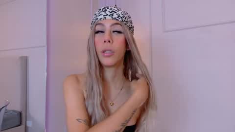 Zoey online show from 05-25-26, 12:55