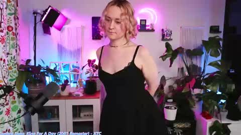 Zoey Ryan online show from 11-28-25, 04:42