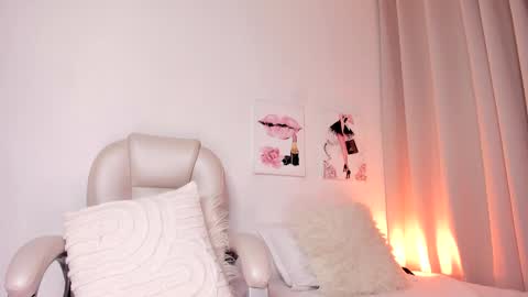 Snapshot of zofhia_xiaho chatting on 05-18-26, 04:07 Zofhia online show from 05-18-26, 04:07