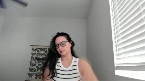 Snapshot of zoiebutterfly chatting on 05-16-26, 07:45 Zoie online show from 05-16-26, 07:45