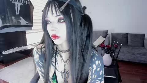 SOPHIE    online show from 04-22-26, 07:15