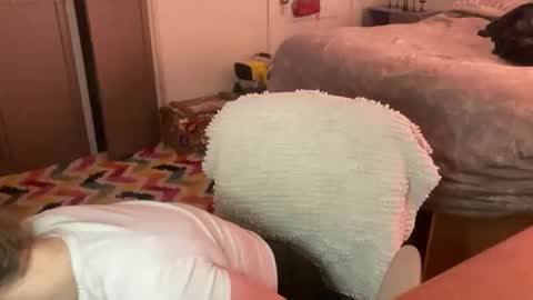 Snapshot of zombiemommmy chatting on 01-13-25, 04:30 rebecca buckler online show from 01-13-25, 04:30