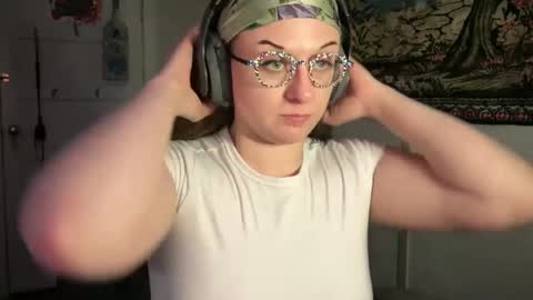 Snapshot of zombiemommmy chatting on 01-29-25, 10:43 rebecca buckler online show from 01-29-25, 10:43