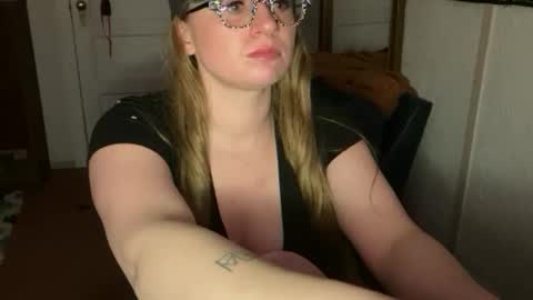 Snapshot of zombiemommmy chatting on 02-02-25, 11:30 rebecca buckler online show from 02-02-25, 11:30