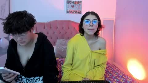 Snapshot of zooble_28 chatting on 06-05-26, 12:55 Nick And Mia online show from 06-05-26, 12:55