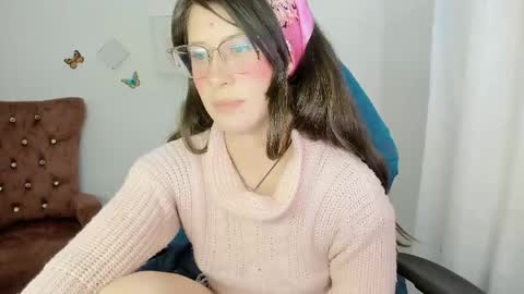 Snapshot of zooeybelair chatting on 04-28-26, 04:23 Alicie online show from 04-28-26, 04:23