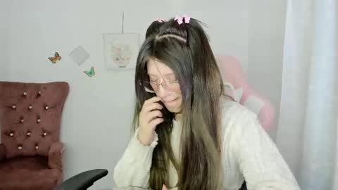 Snapshot of zooeybelair chatting on 05-10-26, 04:50 Alicie online show from 05-10-26, 04:50