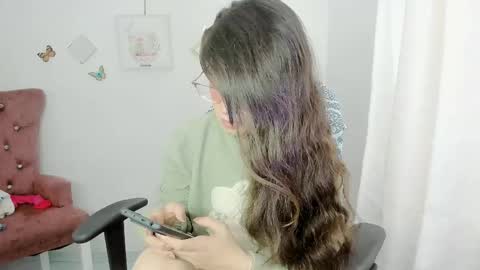 Snapshot of zooeybelair chatting on 05-21-26, 02:13 Alicie online show from 05-21-26, 02:13