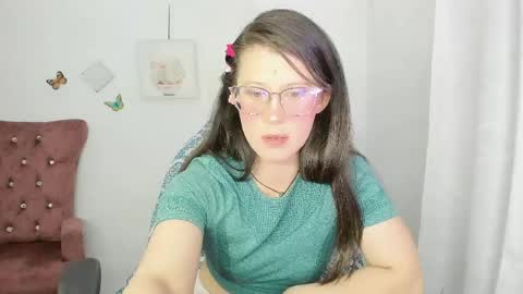 Snapshot of zooeybelair chatting on 05-26-26, 05:58 Alicie online show from 05-26-26, 05:58
