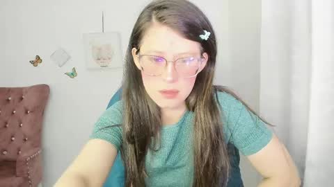 Snapshot of zooeybelair chatting on 06-03-26, 04:48 Alicie online show from 06-03-26, 04:48