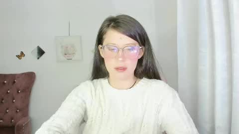 Snapshot of zooeybelair chatting on 06-09-26, 04:02 Alicie online show from 06-09-26, 04:02