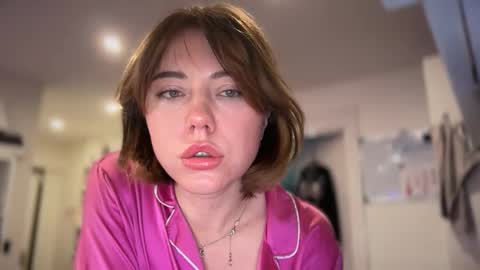 Snapshot of zorelina chatting on 03-25-26, 10:38 Melani online show from 03-25-26, 10:38