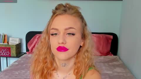 Snapshot of zorynvaal chatting on 06-05-26, 09:04 Mia online show from 06-05-26, 09:04
