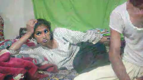 Snapshot of zoyakhan803 chatting on 10-25-25, 10:04 zoyakhan803 online show from 10-25-25, 10:04