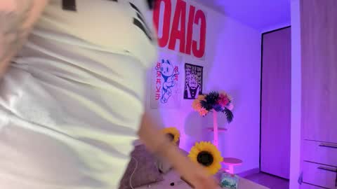 Snapshot of zuleikha chatting on 03-05-26, 10:17 zuleikha online show from 03-05-26, 10:17