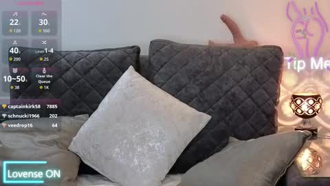 Snapshot of zuly_zahir_01 chatting on 12-16-25, 12:15 zuly goode online show from 12-16-25, 12:15