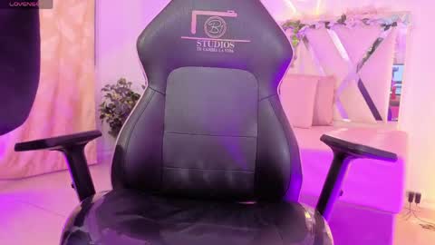 ZURY   online show from 06-04-26, 11:38