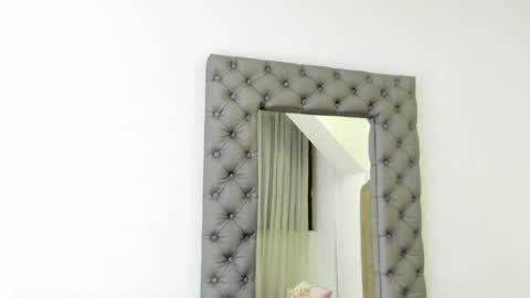 Im Zusan My schedule is from 1030pm to 430 am colombian time online show from 04-22-26, 02:25