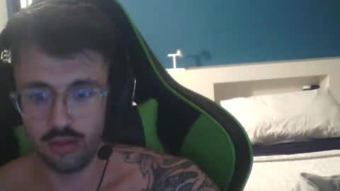 Snapshot of zusta10 chatting on 11-17-25, 09:20 zusta10 online show from 11-17-25, 09:20