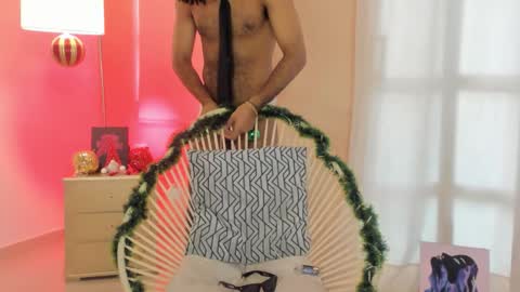 Snapshot of zyan_moreno chatting on 11-30-25, 04:44 zyan_moreno online show from 11-30-25, 04:44