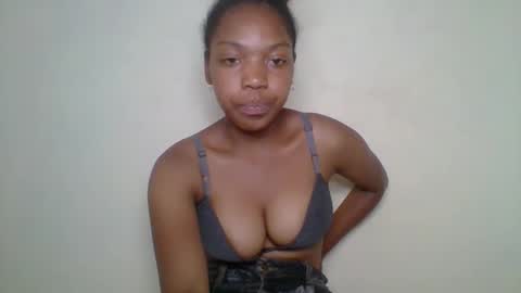 zyraelle_01 online show from 05-01-26, 09:41