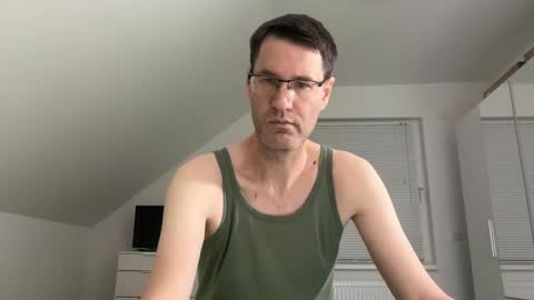 Snapshot of zzz123_cam chatting on 02-01-26, 04:05 zzz123_cam online show from 02-01-26, 04:05