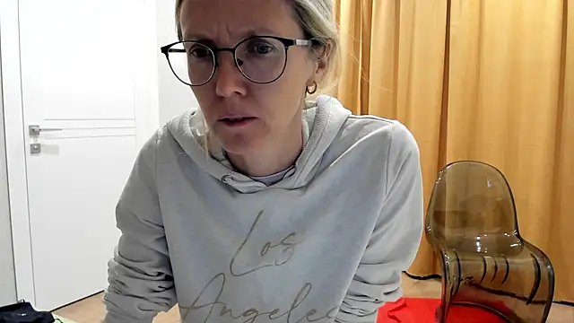 angelmommu online show from 10-14-25, 04:57