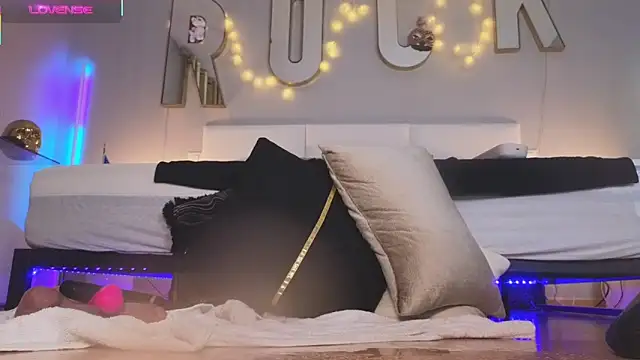 Helena Karel online show from 01-15-25, 08:48