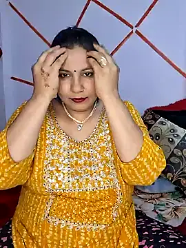 Snapshot of MOM-SUN-COUPLE chatting on 01-10-25, 03:27 MOM-SUN-COUPLE online show from 01-10-25, 03:27