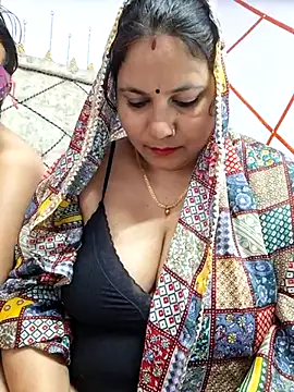 Snapshot of MOM-SUN-COUPLE chatting on 03-01-25, 08:10 MOM-SUN-COUPLE online show from 03-01-25, 08:10