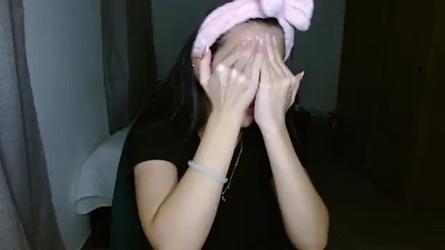 Snapshot of mia__lopez_ chatting on 11-11-25, 04:23 mia lopez online show from 11-11-25, 04:23