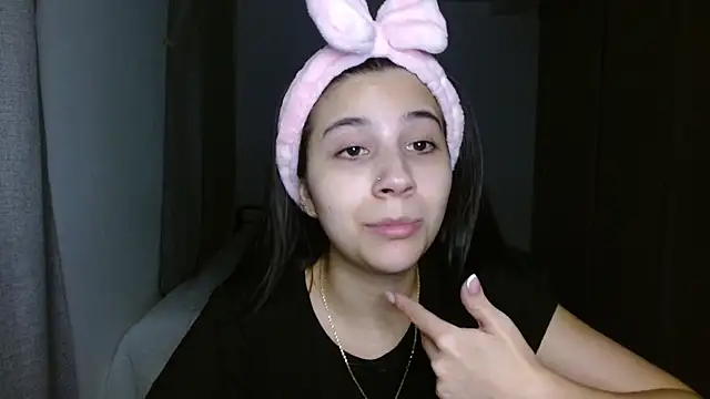 Snapshot of mia__lopez_ chatting on 11-13-25, 04:11 mia lopez online show from 11-13-25, 04:11