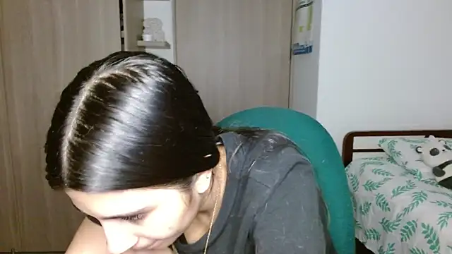 mia  lopez  online show from 12-18-25, 04:18