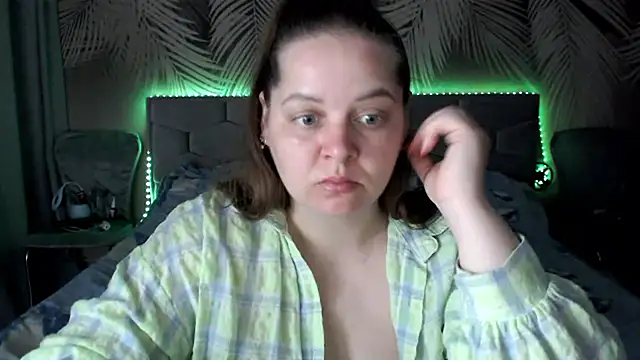 Snapshot of uliastar chatting on 05-22-26, 06:09 uliastar online show from 05-22-26, 06:09