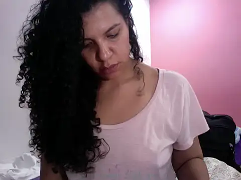 gatubelahot online show from 01-15-25, 04:25