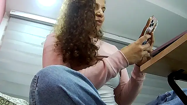 Snapshot of gatubelahot chatting on 11-15-25, 12:30 gatubelahot online show from 11-15-25, 12:30