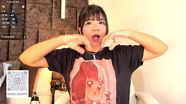 Snapshot of Petit-Rosse chatting on 02-20-25, 06:06 Petit-Rosse online show from 02-20-25, 06:06