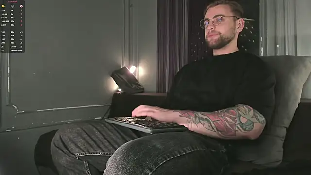 Snapshot of WayneWilson chatting on 12-18-25, 04:40 WayneWilson online show from 12-18-25, 04:40